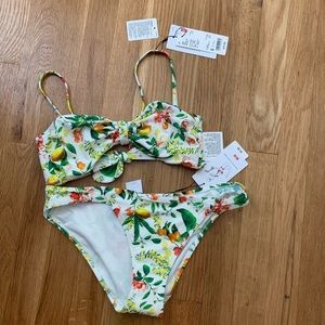 Uniqlo princess Tam bikini set
